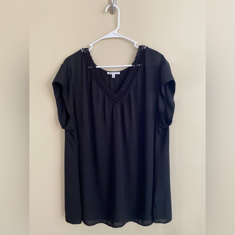 EUC DR2 Black Cap Sleeve Georgette Lace Lined V Neck Blouse size 3x